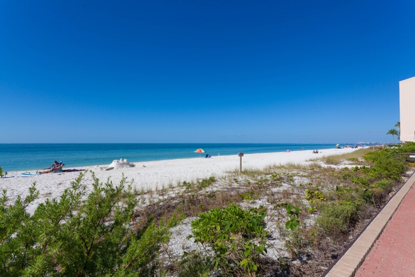 Luxury Contemporary Style Condo on Casa Bonita II, Florida Condo 5930