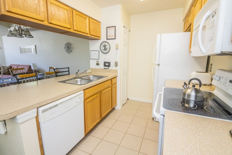 Luxury Contemporary Style Condo on Royal Palm Bay, Florida Condo 6012