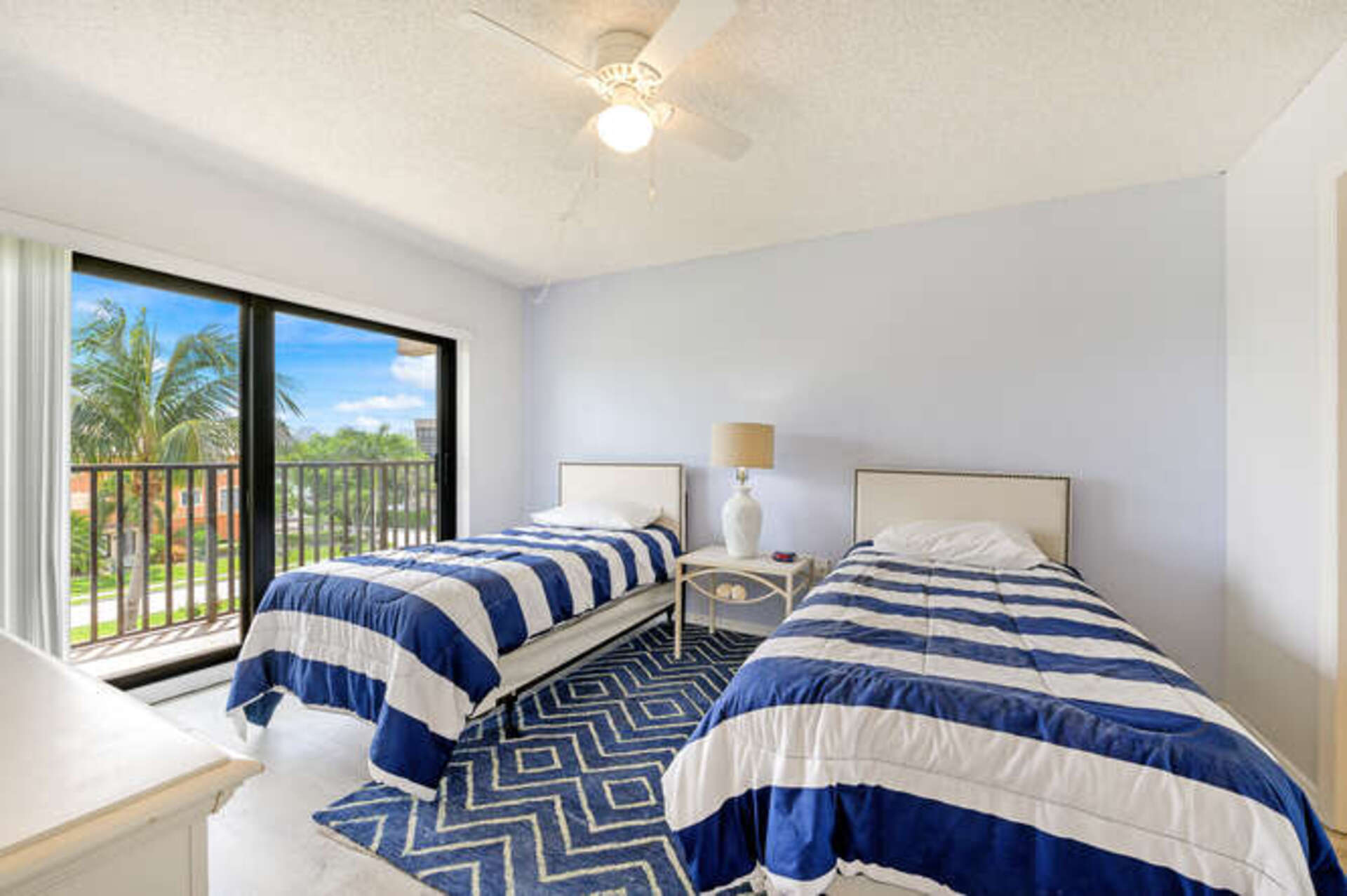Luxury Contemporary Style Condo on Dolphin Way, Florida Condo 5937