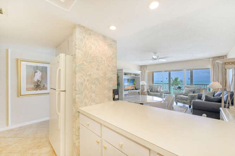 Luxury Contemporary Style Condo on Dolphin Way, Florida Condo 5937