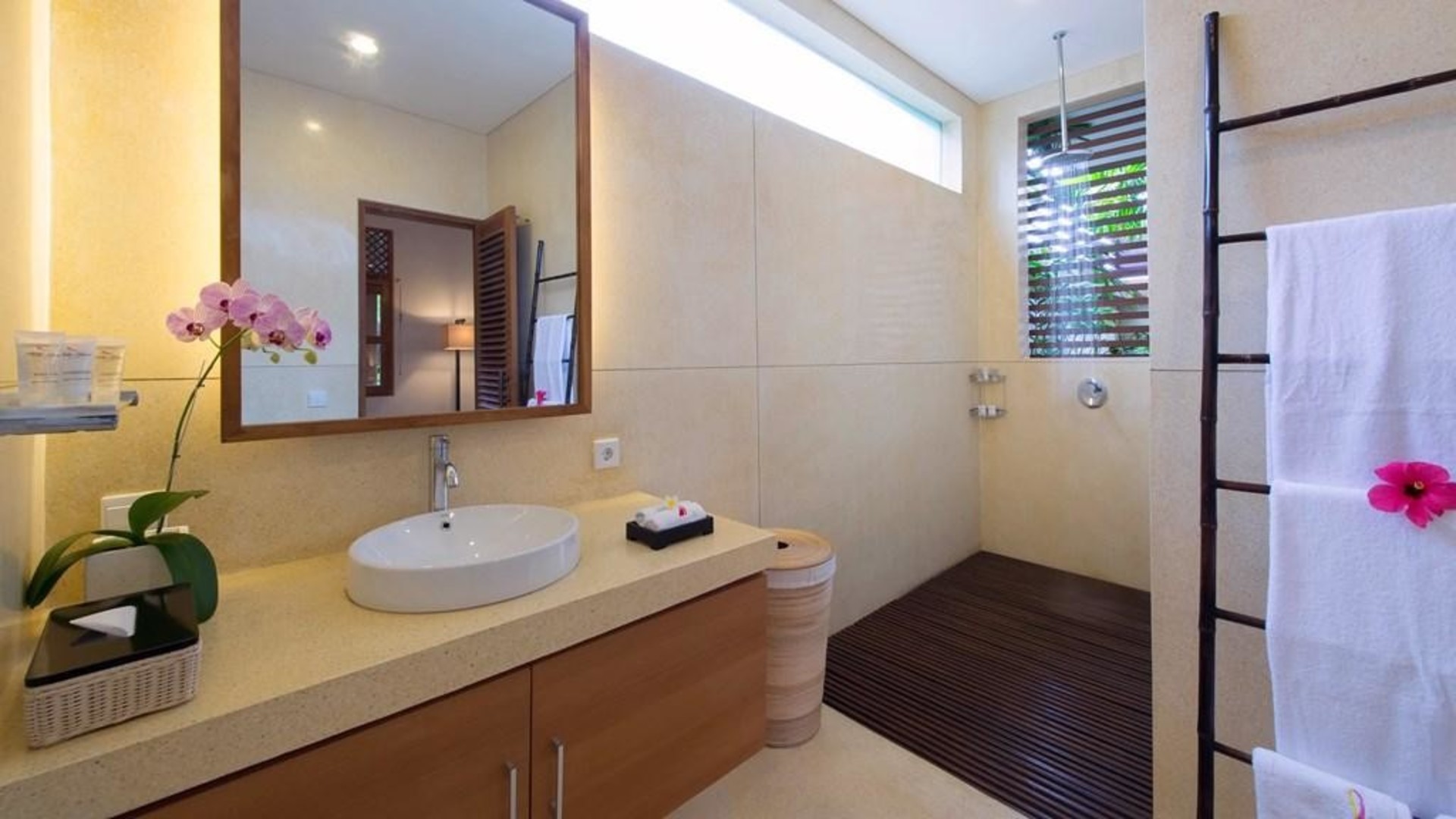 Peaceful Villa with Glistering Swimming Pool, Bali Villa 2139