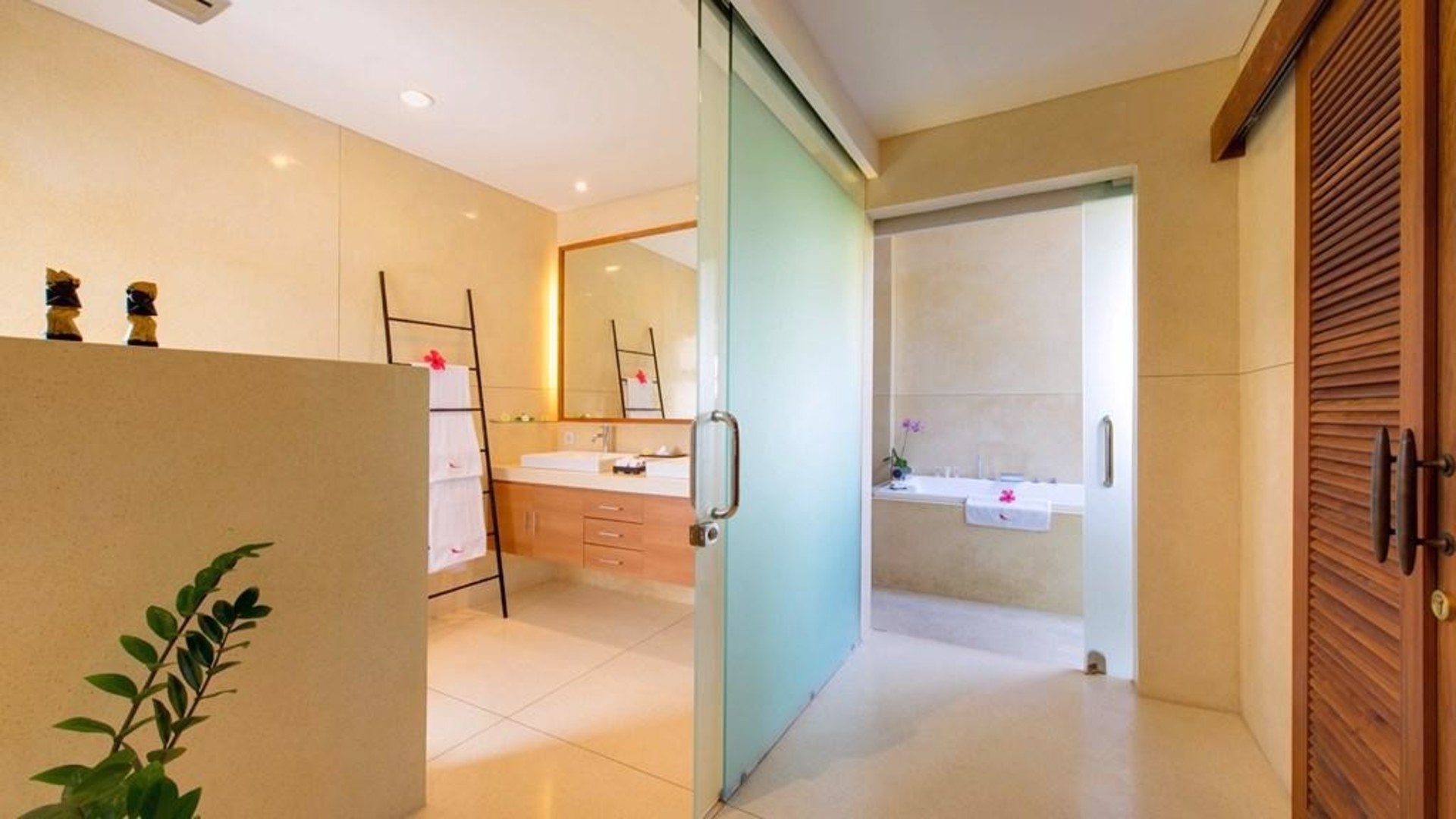 Peaceful Villa with Glistering Swimming Pool, Bali Villa 2139