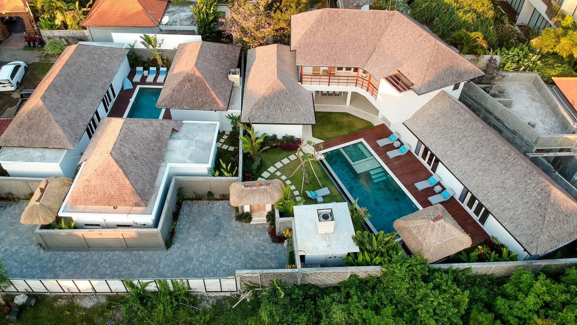 Luxurious 4BR Villa with Pool, Bali Villa 2206