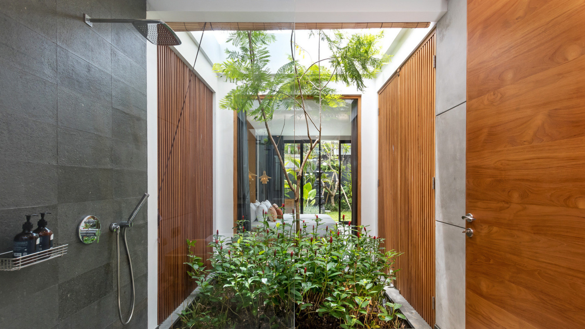 Cheerful 4BR Villa W/ Pool & Balcony, Bali Villa 2219
