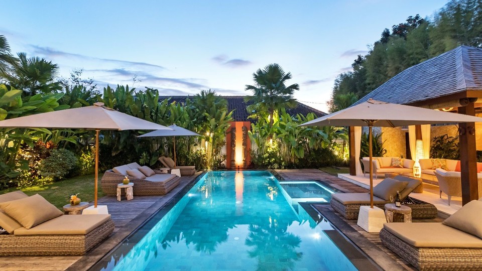 Modern 4BR Villa W/ Pool & Balcony, Bali Villa 2220, KEROBOKAN, Indonesia