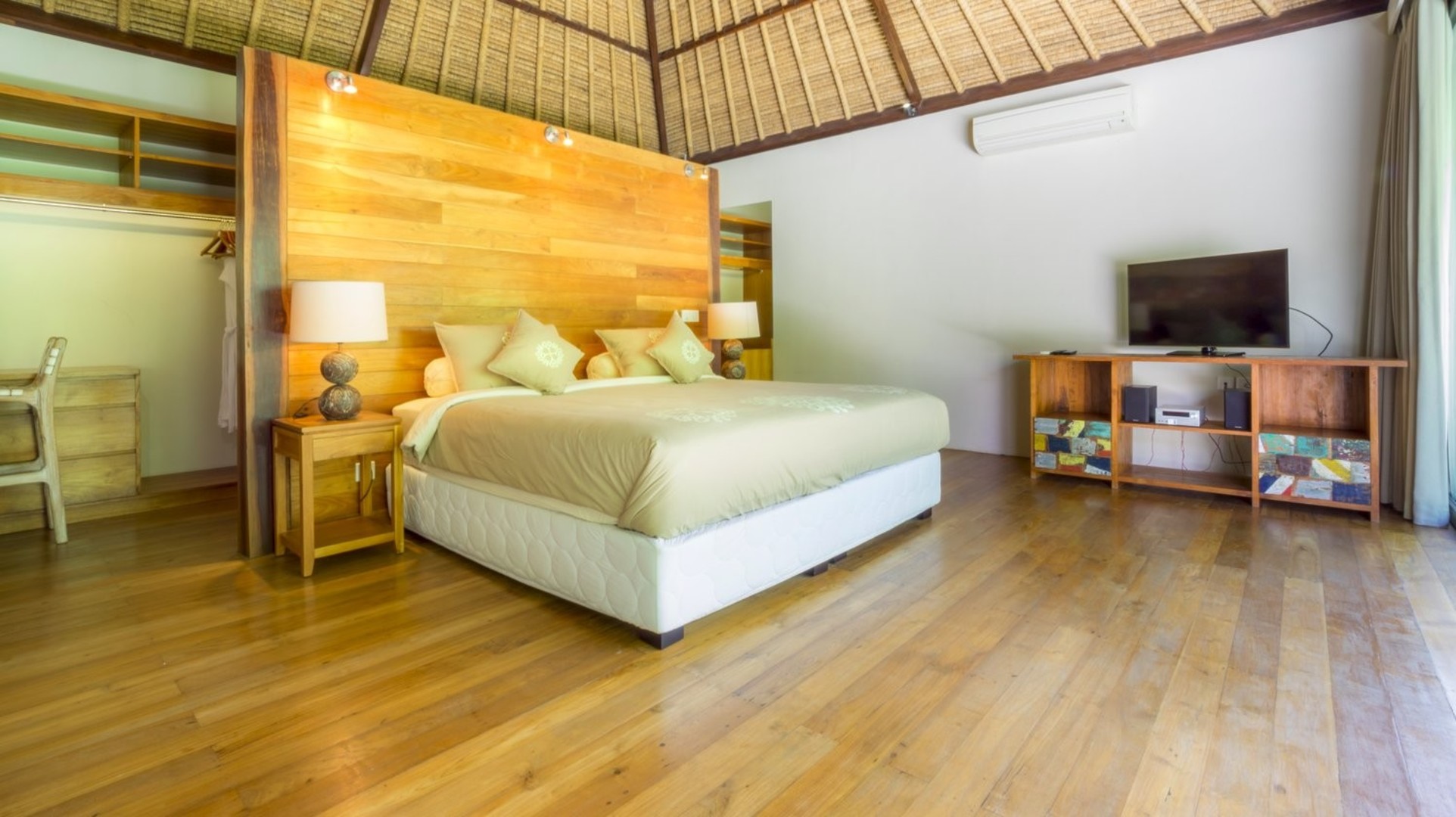 Spacious 2BR Villa W/ Pool & Garden, Bali Villa 2227