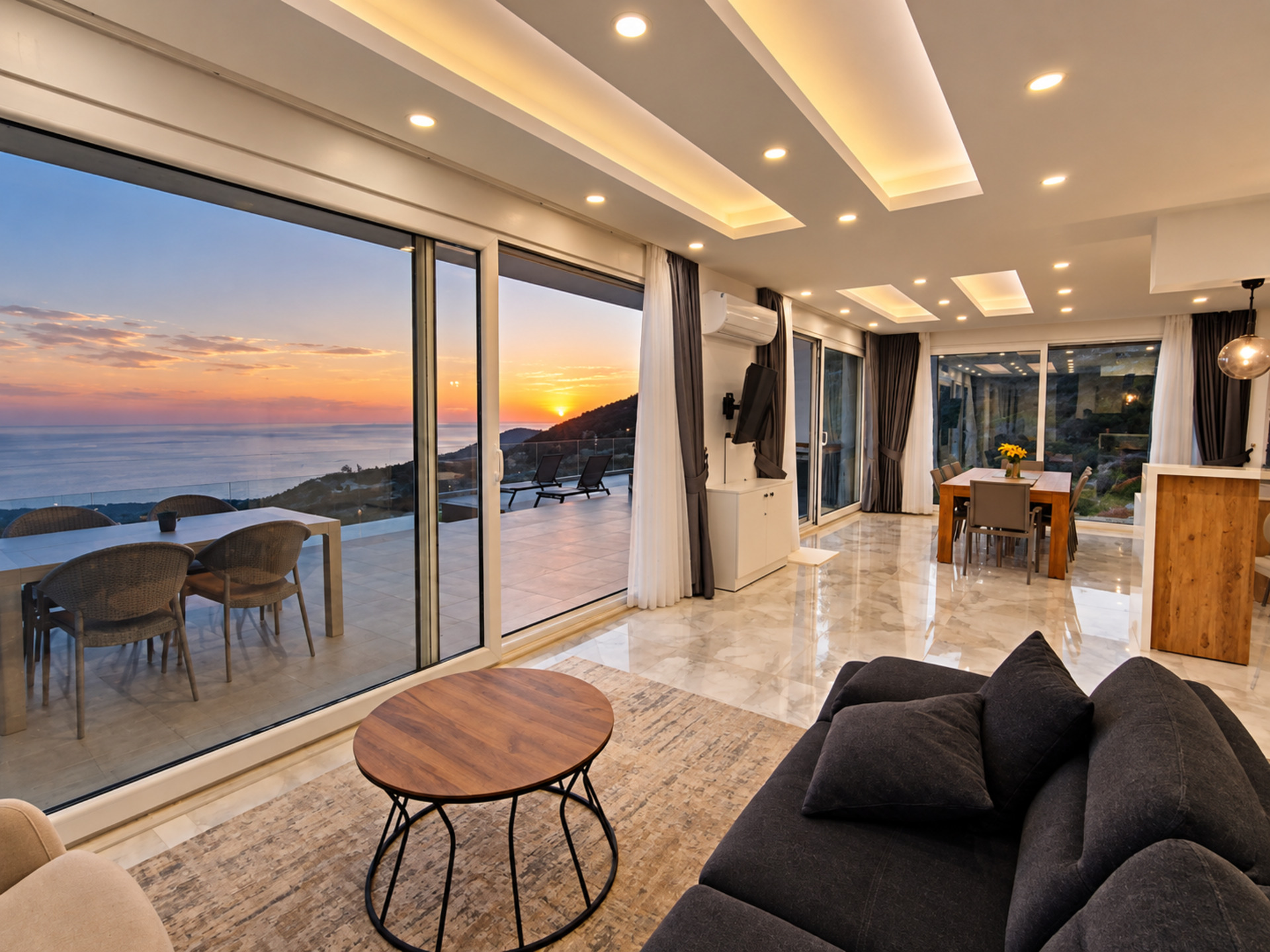 5 Star Villa Horizon – Mountain & Sea Escape
