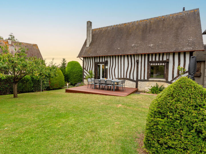 Gorgeous 4 BR Sanctuary in Normandie,1003, Touques, France