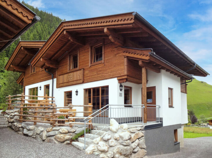Cozy 4 Bedroom Chalet in Tranquil Juns City, 1194, Juns, Austria