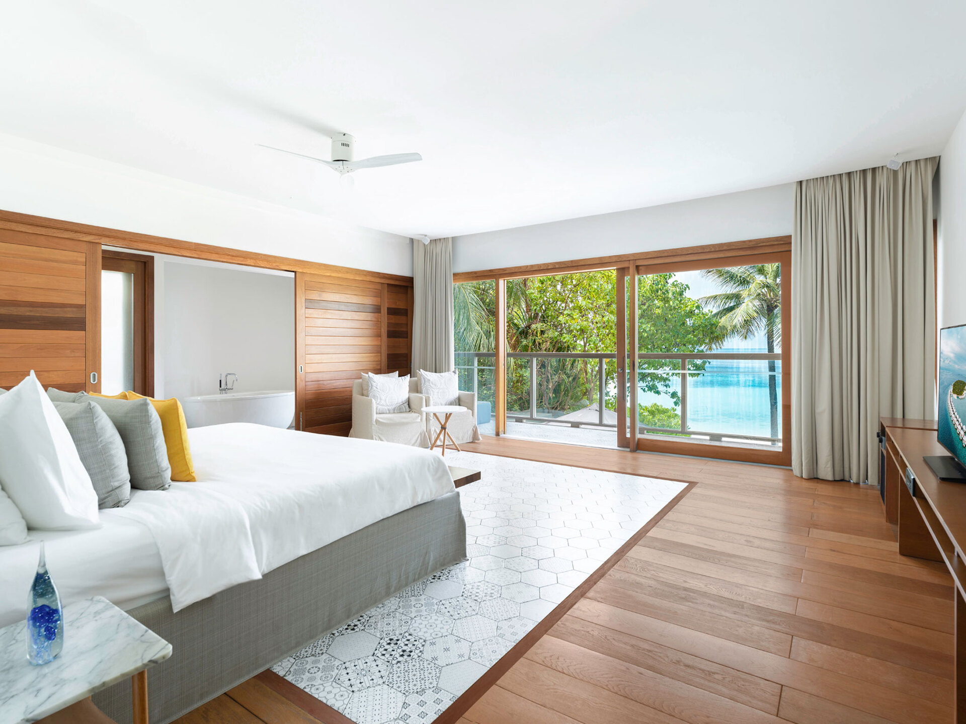 Seaside Serenity: 4 Bedroom Gem,1003