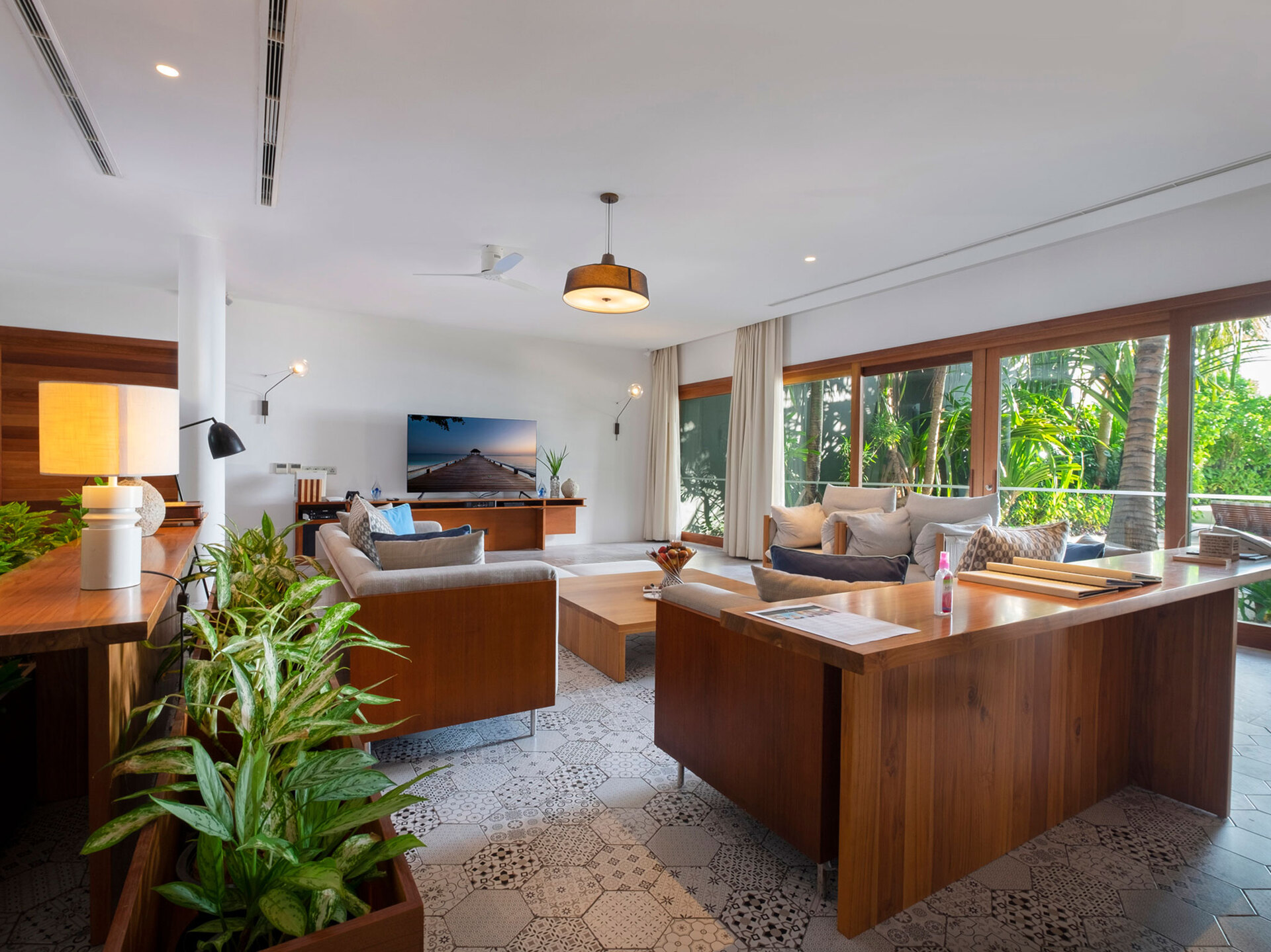 Tranquil Waterside Living: 4 Bedroom Gem,1005