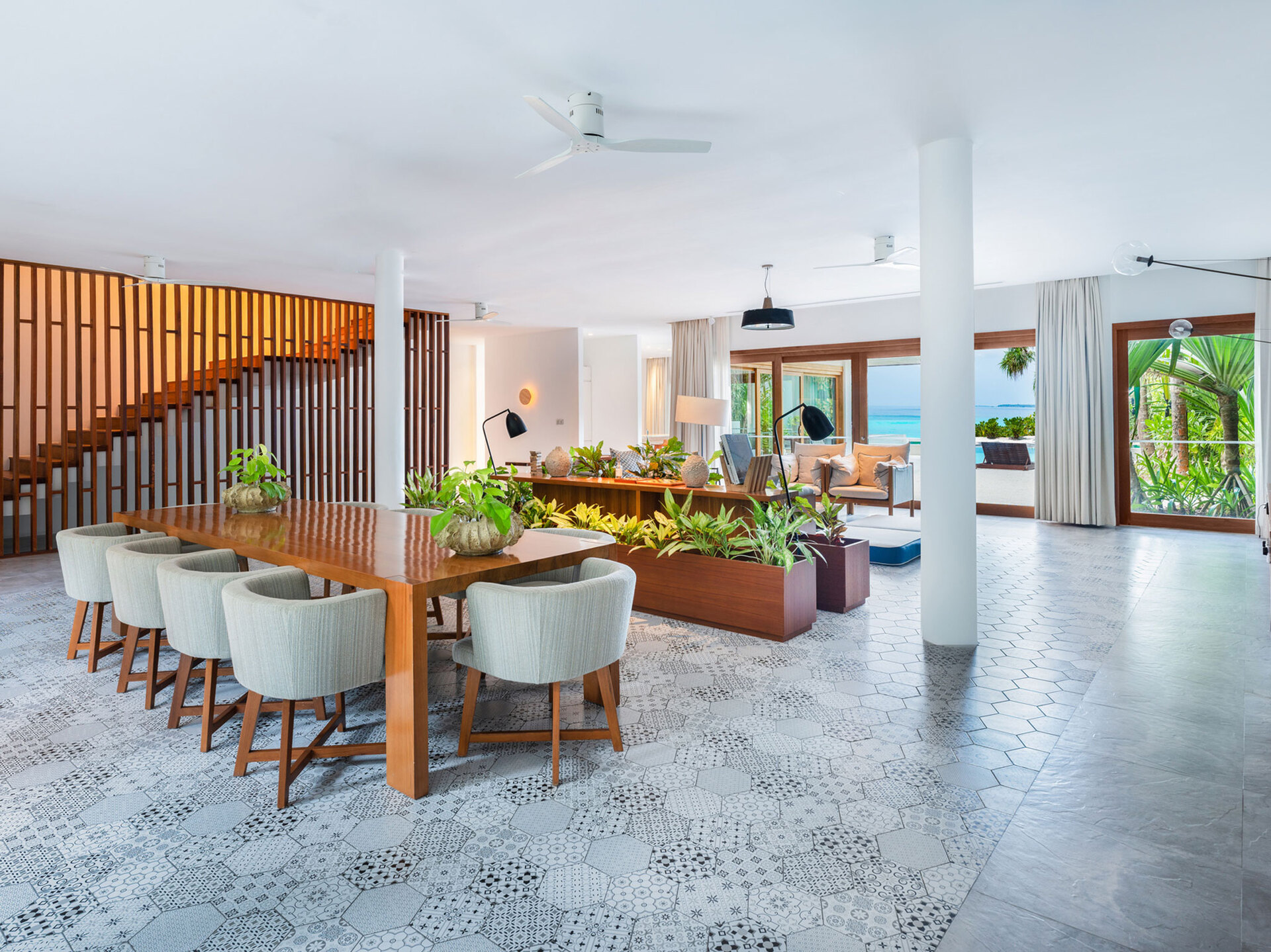 Private Escape in Baa Atoll,1006