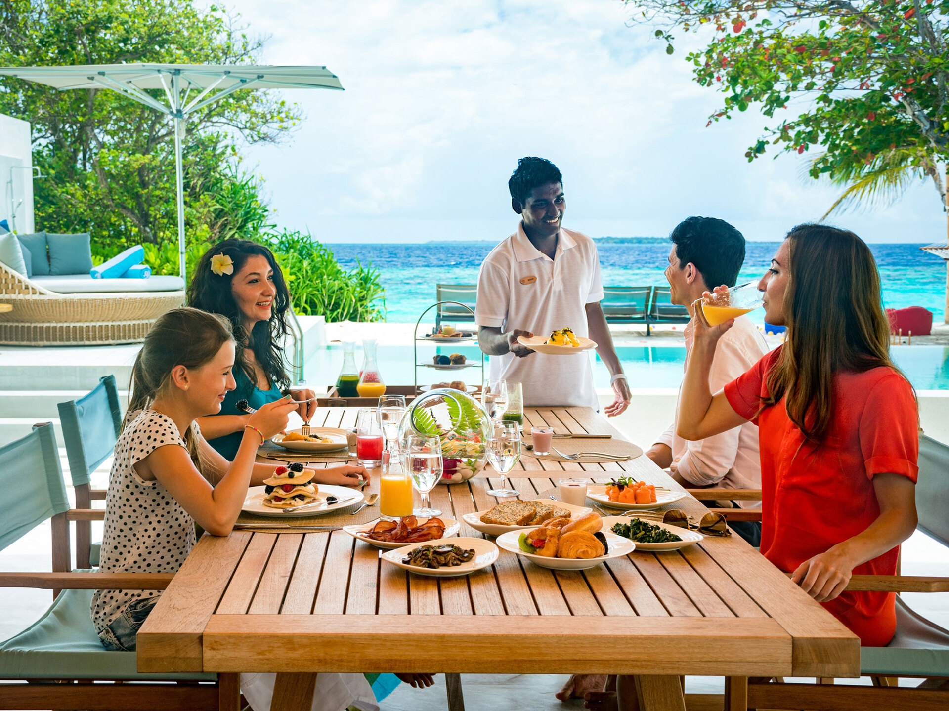 Private Escape in Baa Atoll,1006
