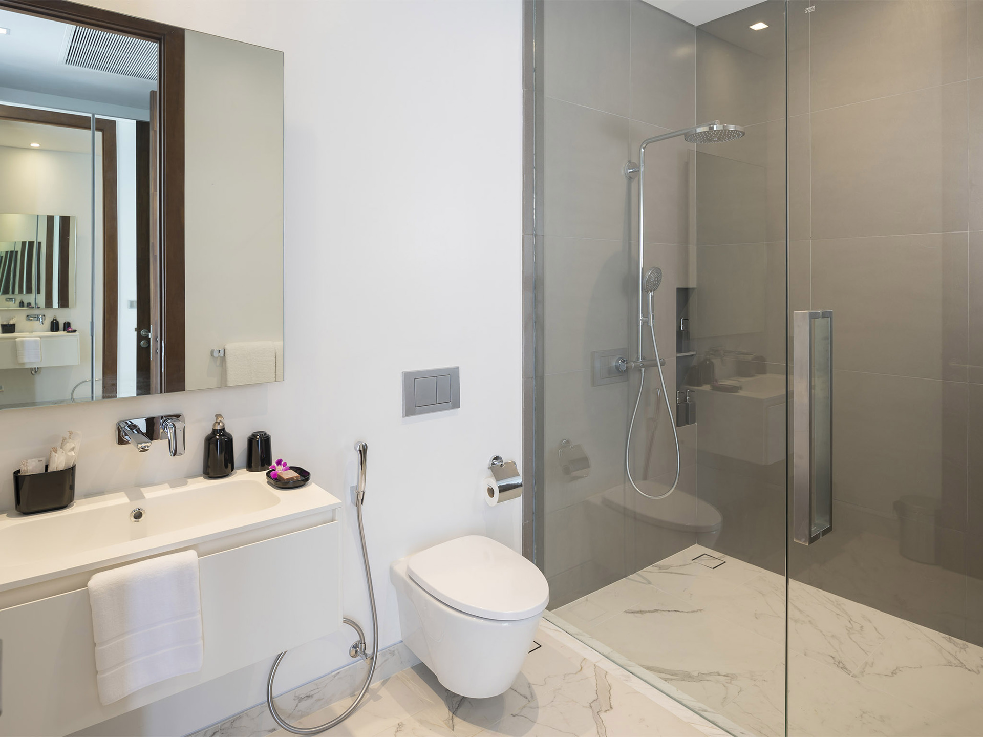 Malaiwana Duplex - Ensuite shower