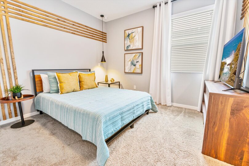 Queen Bedroom 3, Upstairs
Shared Bathroom