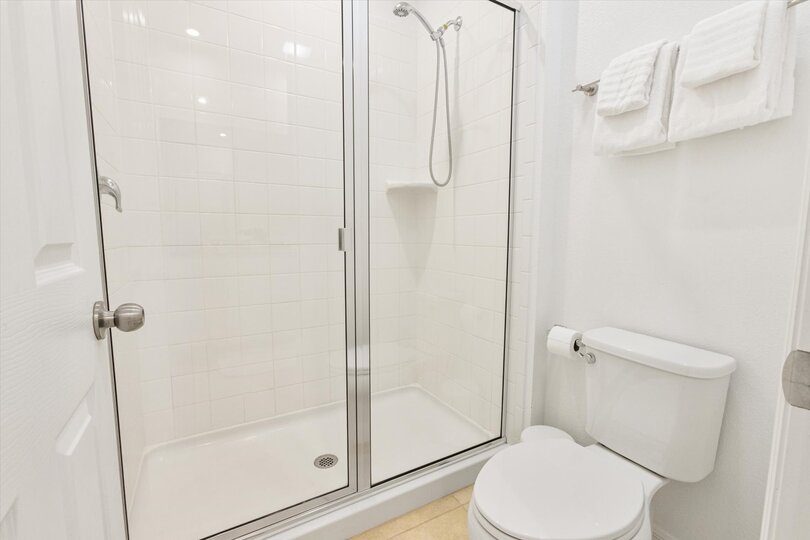 Jack N Jill Bathroom 4 (Angle)
Shower