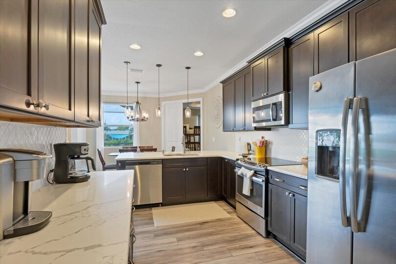 Beautiful, fully-equipped kitchen