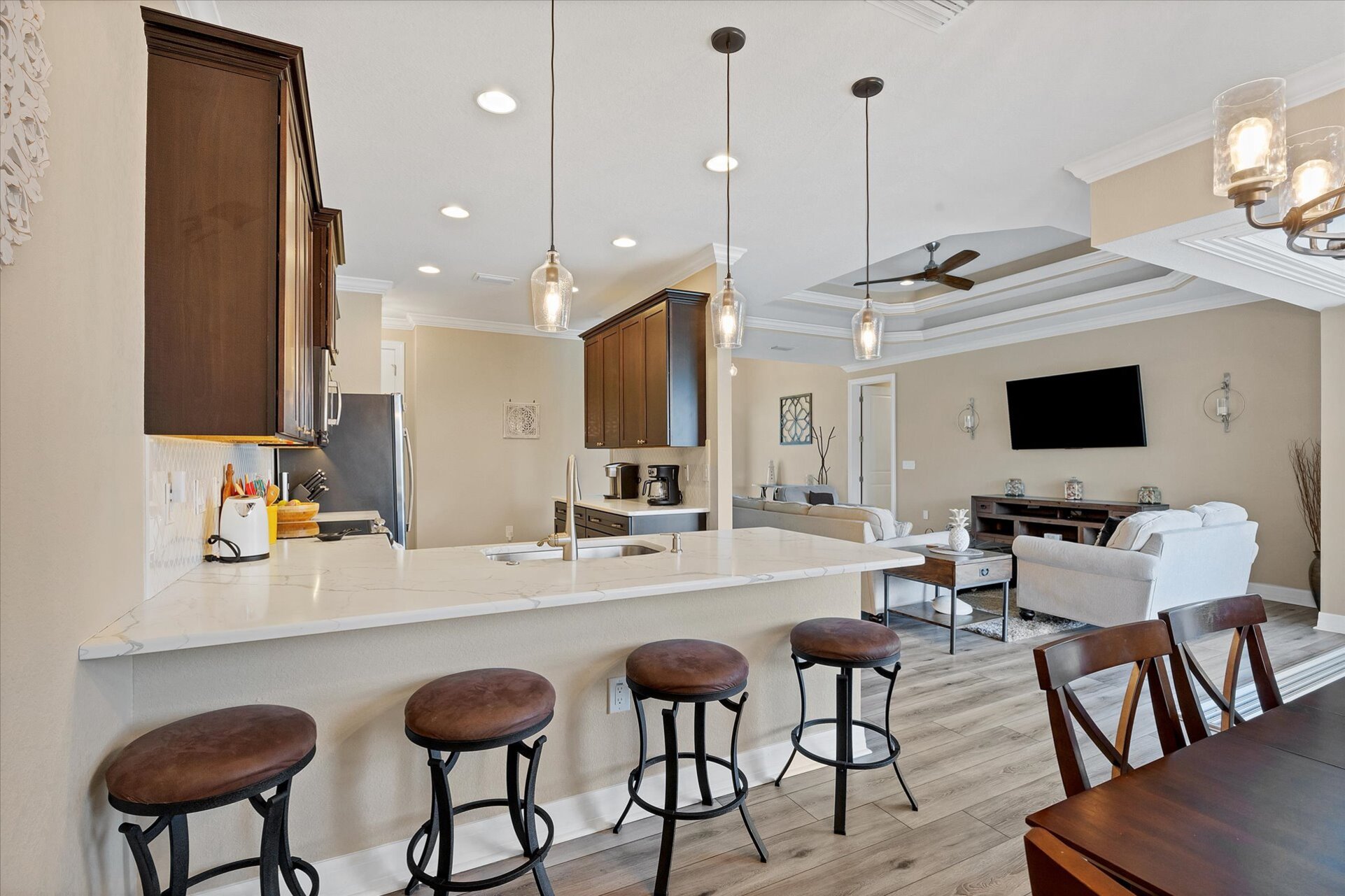 Beautiful, fully-equipped kitchen