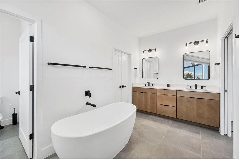 En suite with large walk-in shower, double vanities and soaking tub