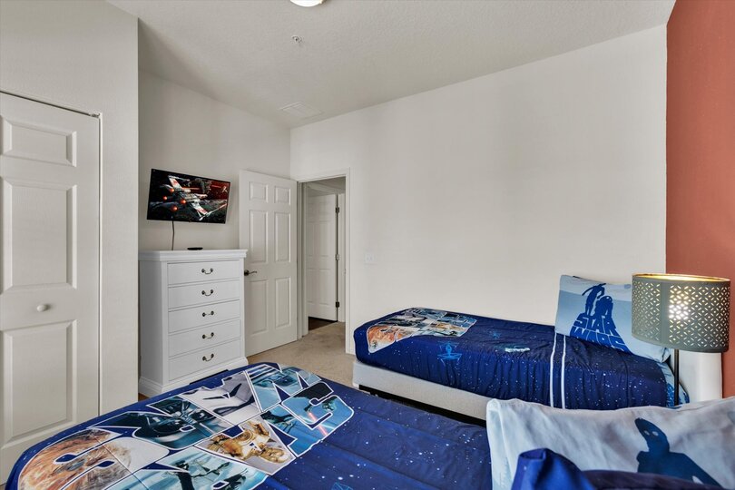 Two Twins Bedroom 3 (Angle)
32" Roku TV