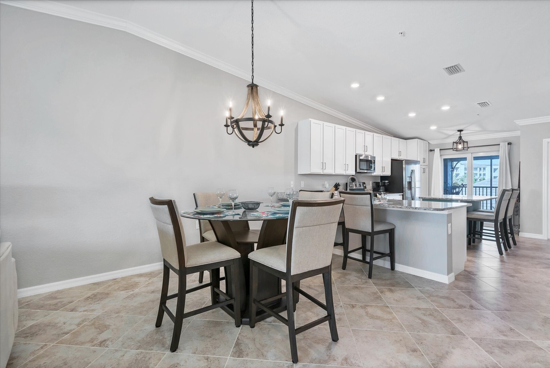 Dining table seats 4