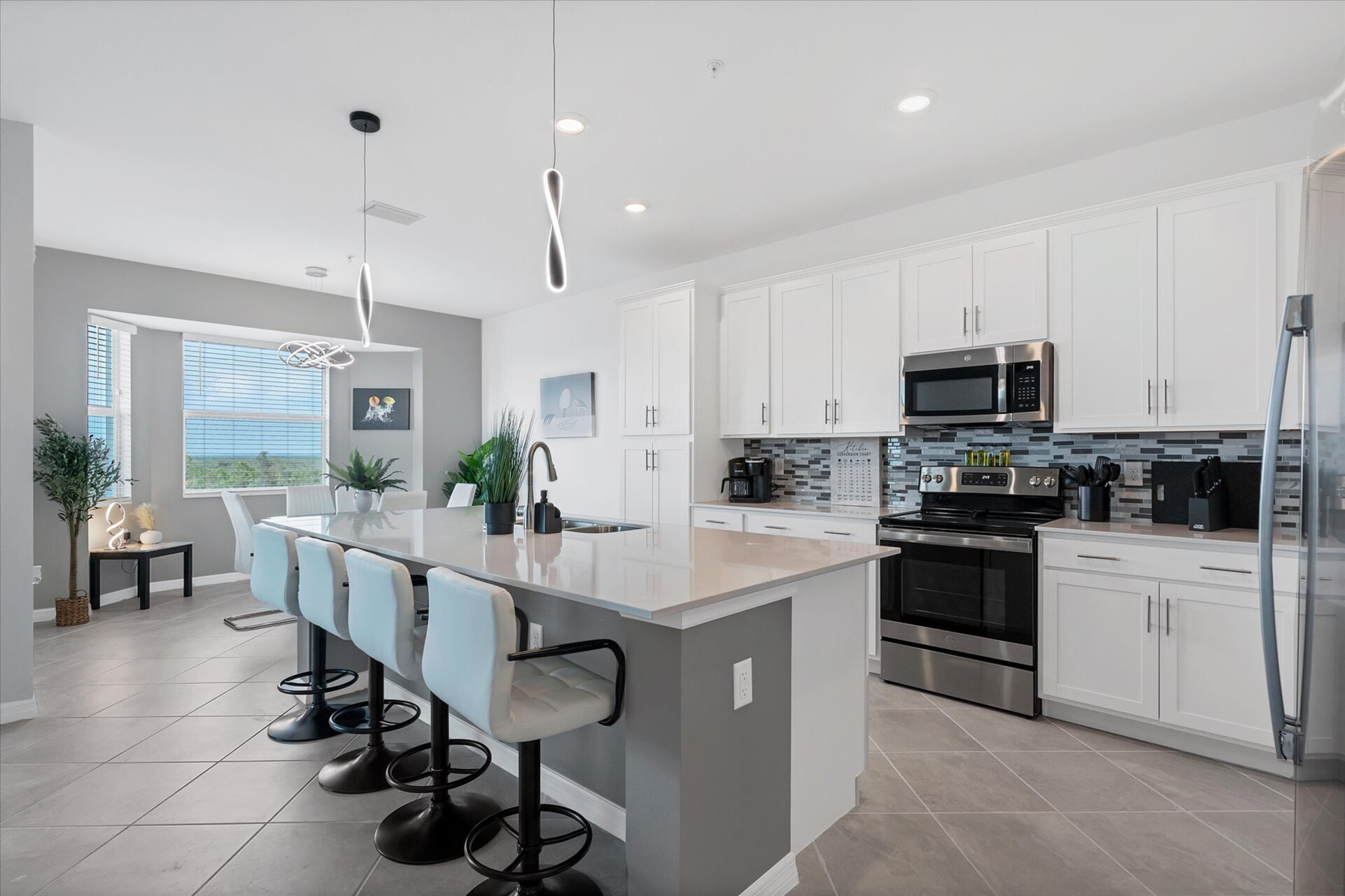 Kitchen Island seats 4