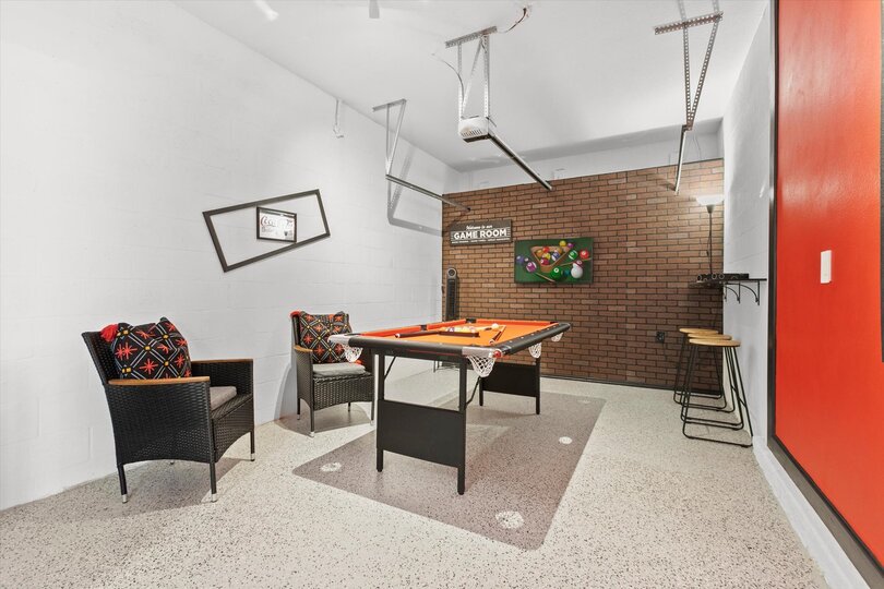 Game Room
43" Smart TV
Pool Table