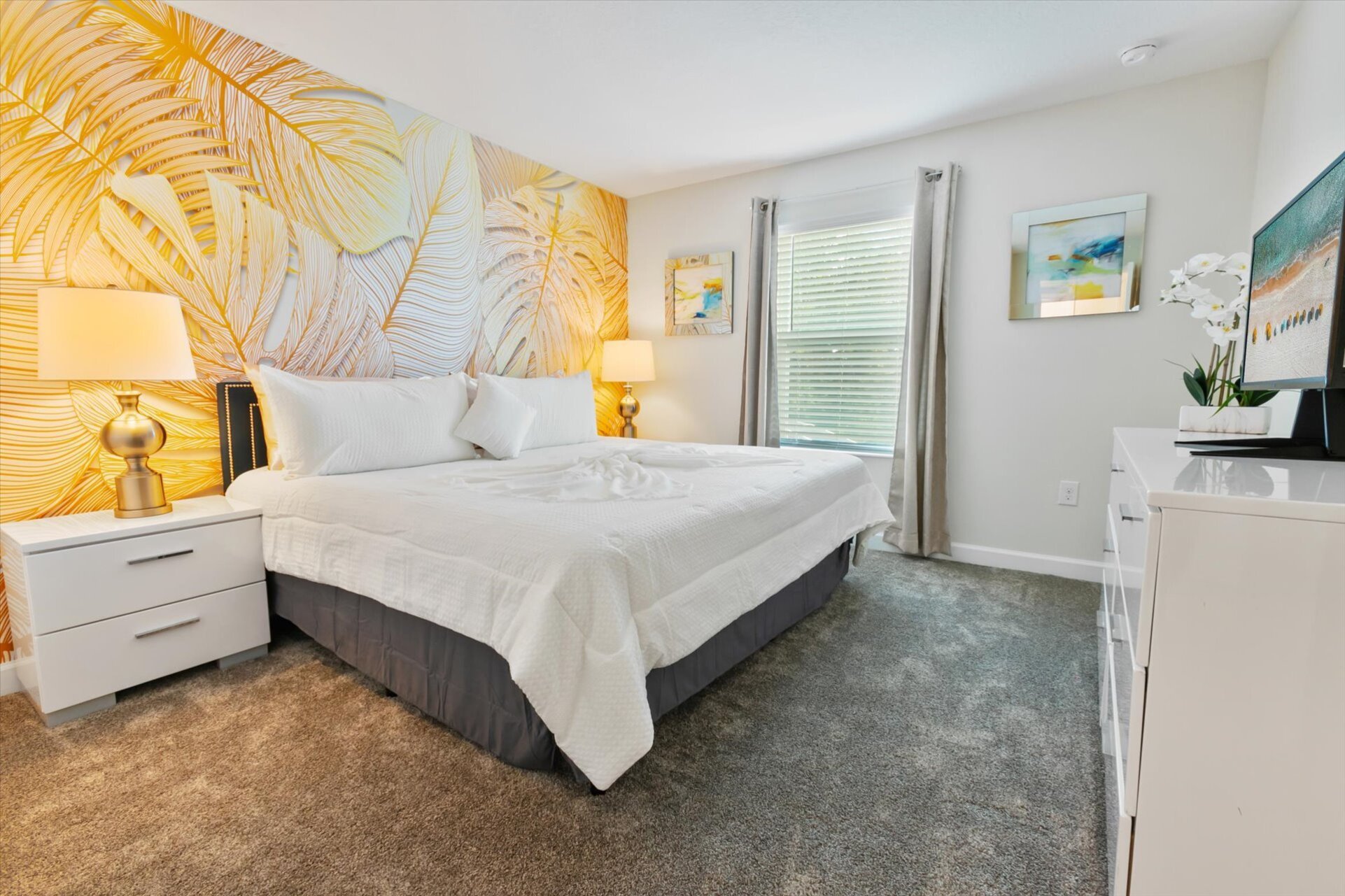 King Bedroom 2, Upstairs