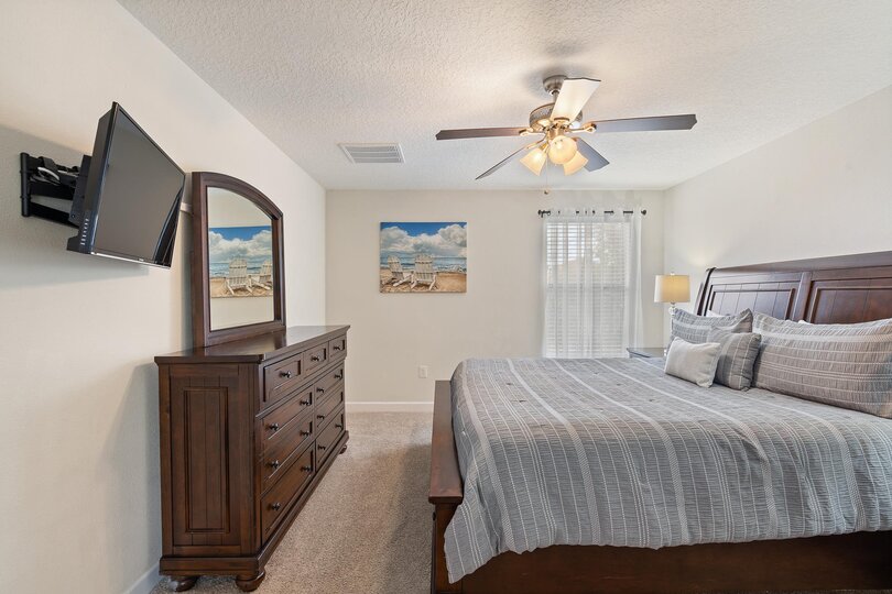 Master King Bedroom 1 (Angle) 32" TV