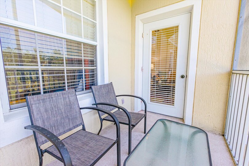 Patio Dining (Angle)