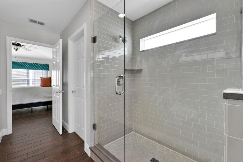 Master King Bathroom 1 (Angle)
Tub and Shower
