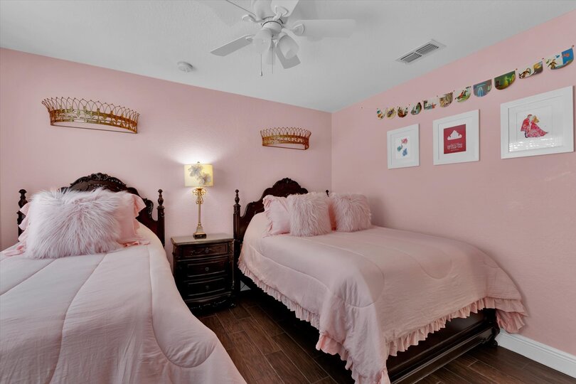Twin/Double Bedroom 5 Upstairs
Sleeping Beauty Theme