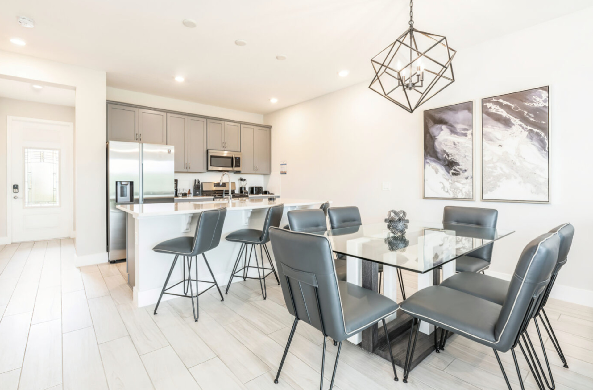 Your Stylish Vacation Escape Awaits, Orlando Townhome 1000