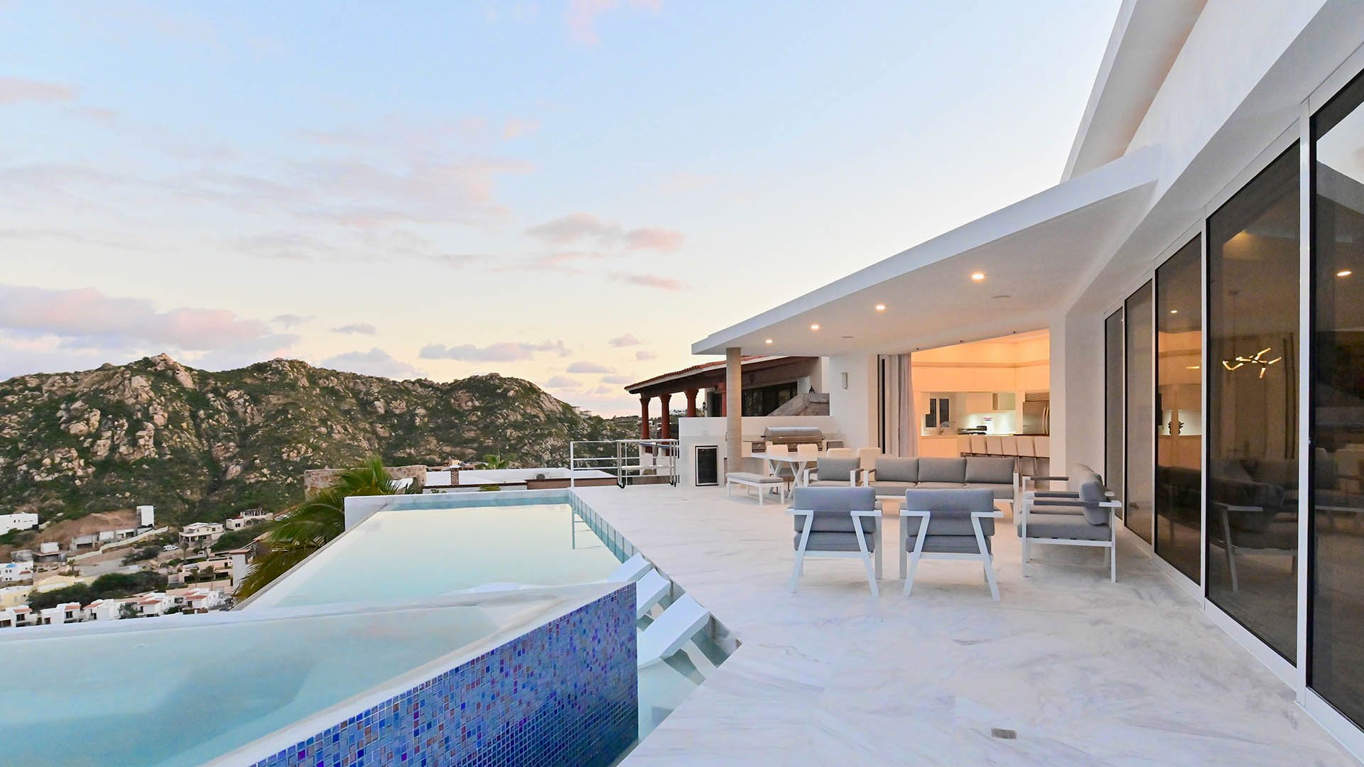 Indulge in Opulence at Cabo San Lucas Villa 1056 - Luxury Redefined