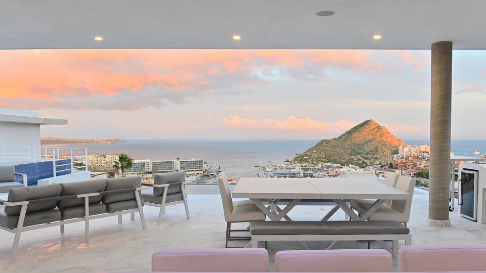 Indulge in Opulence at Cabo San Lucas Villa 1056 - Luxury Redefined