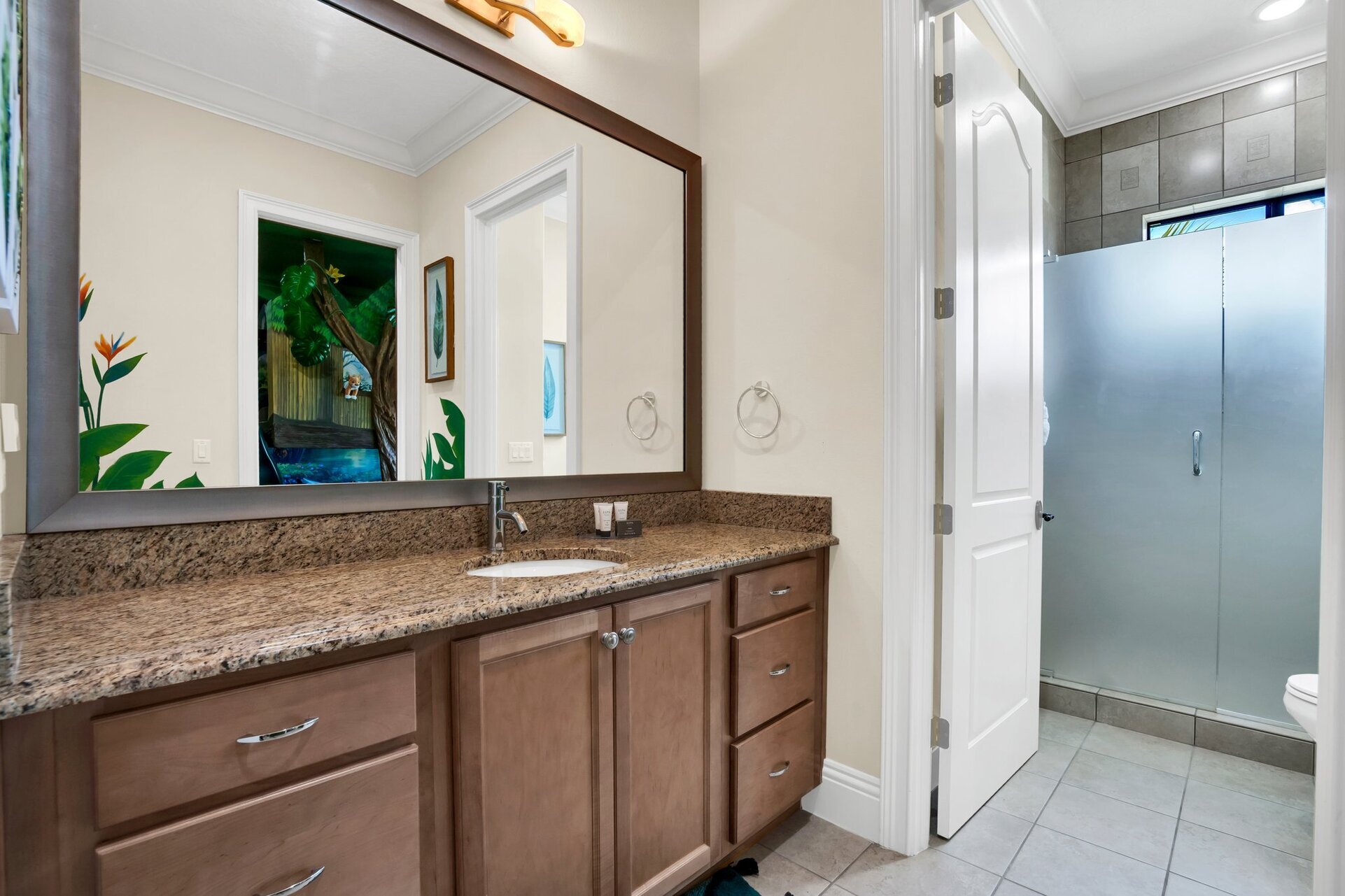 Private en-suite bathroom for the kids