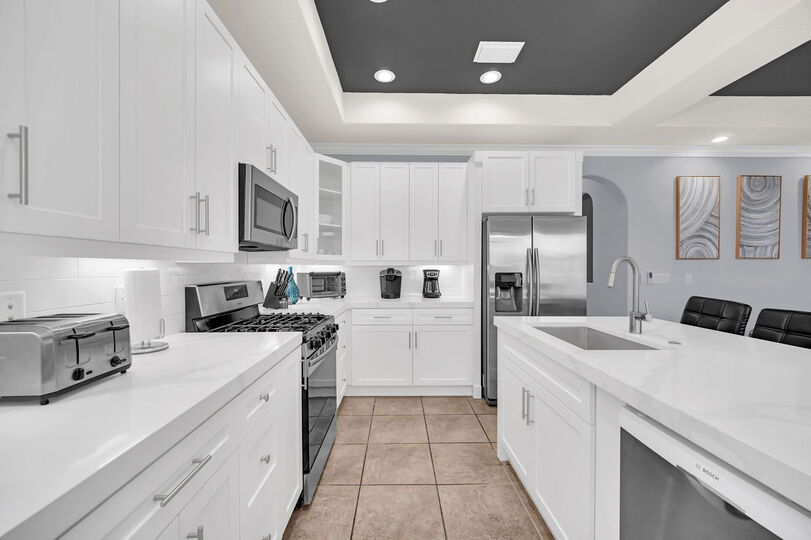 The kitchen is fully equipped for cooking meals together as a famliy