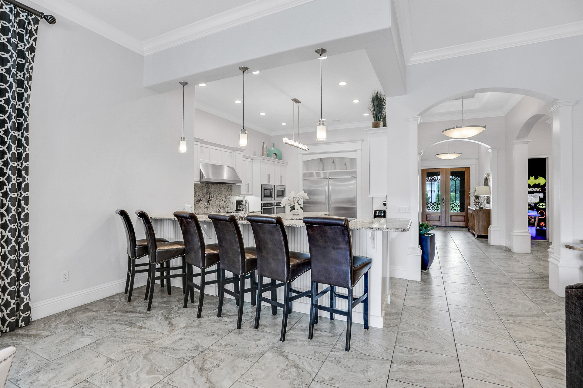 The fully equipped kitchen features a breakfast bar to seat up to 6 guests