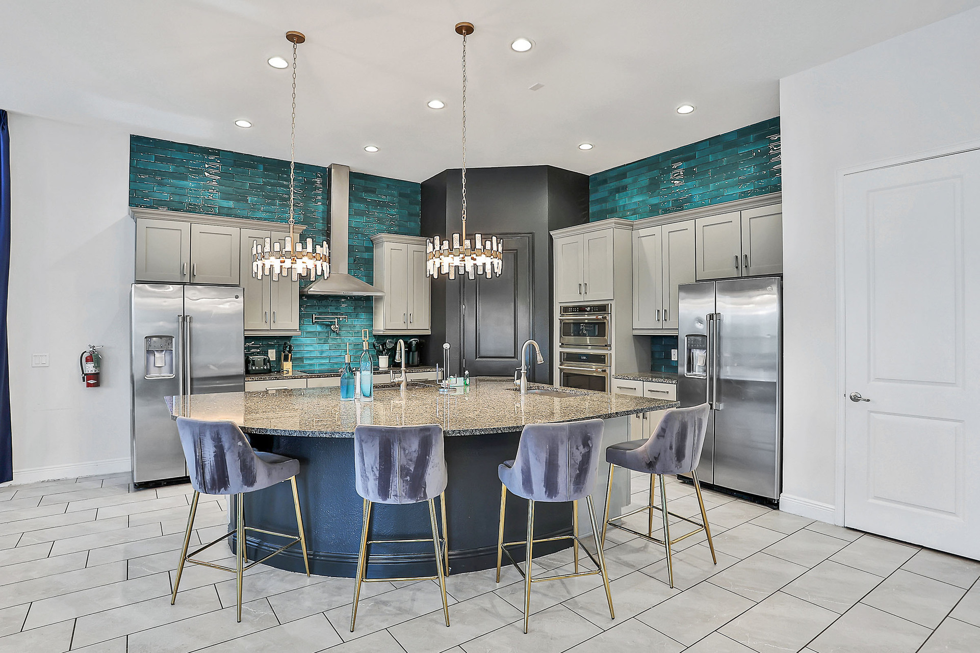 The fully equipped kitchen is a dream for chefs of the family with 2 refrigerators and stainless steel appliances