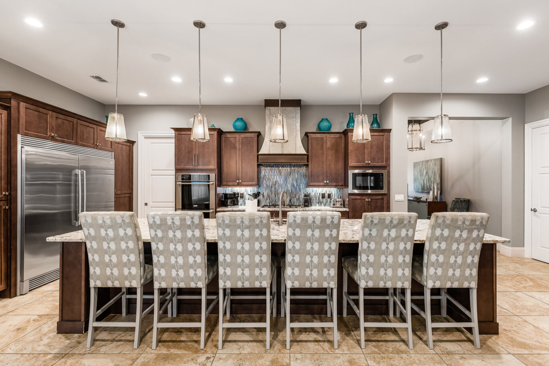 6 seats at the breakfast bar