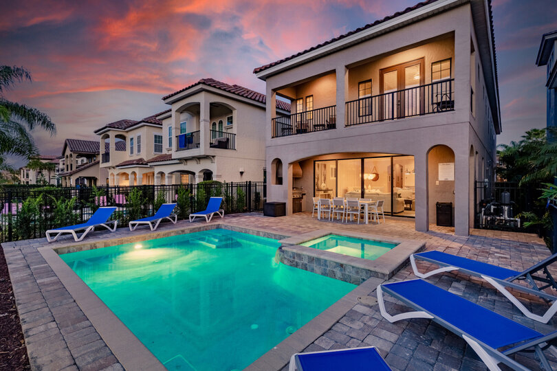 Enjoy magical evenings by the pool