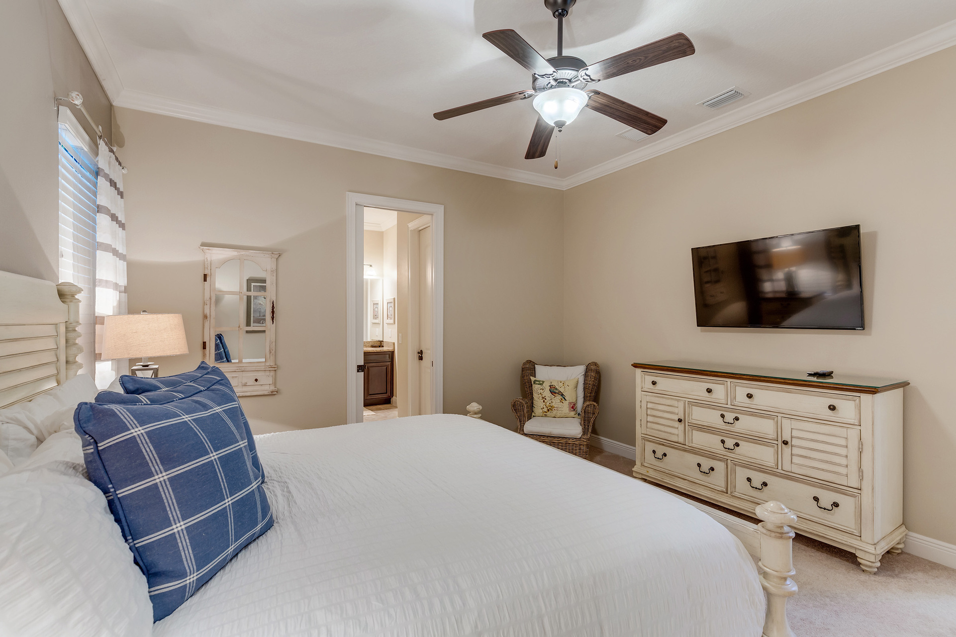 A SMART TV is mounted across from the king bed