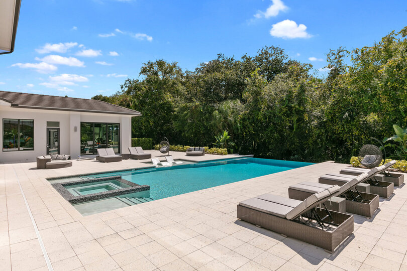 5 Star Villa Obsidian – A Bold and Timeless Sanctuary