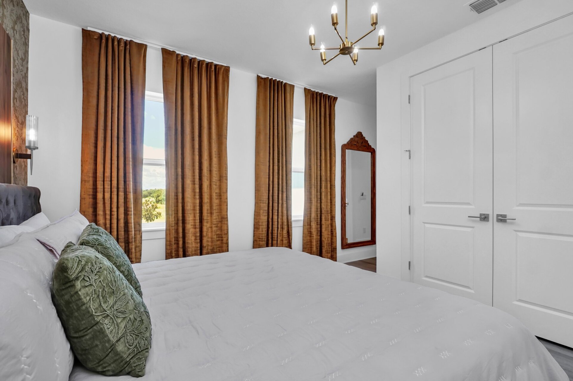 5 Star Villa Gilded Crown – An Icon of Opulent Living