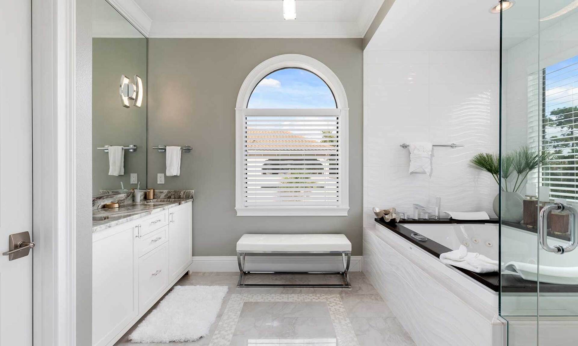 Unwind in the luxurious bath tub, offering a perfect retreat for a relaxing soak at the end of the day