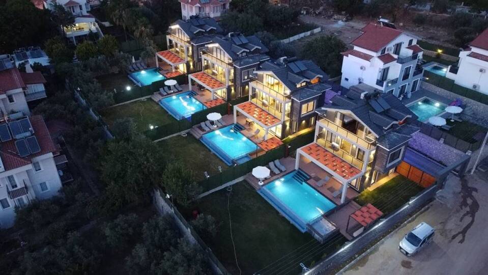 A Beautiful Home for Easy Escapes 1036