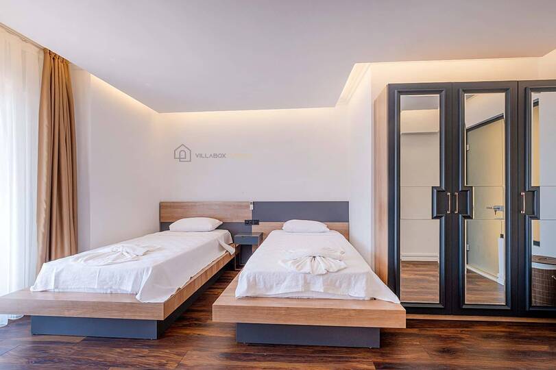A Beautiful Home for Easy Escapes 1036