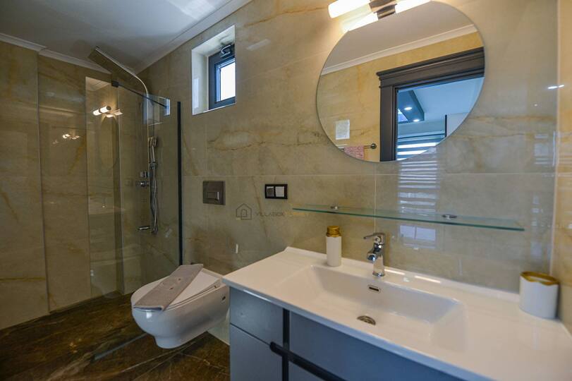 A Home Designed for Summer Living 1038