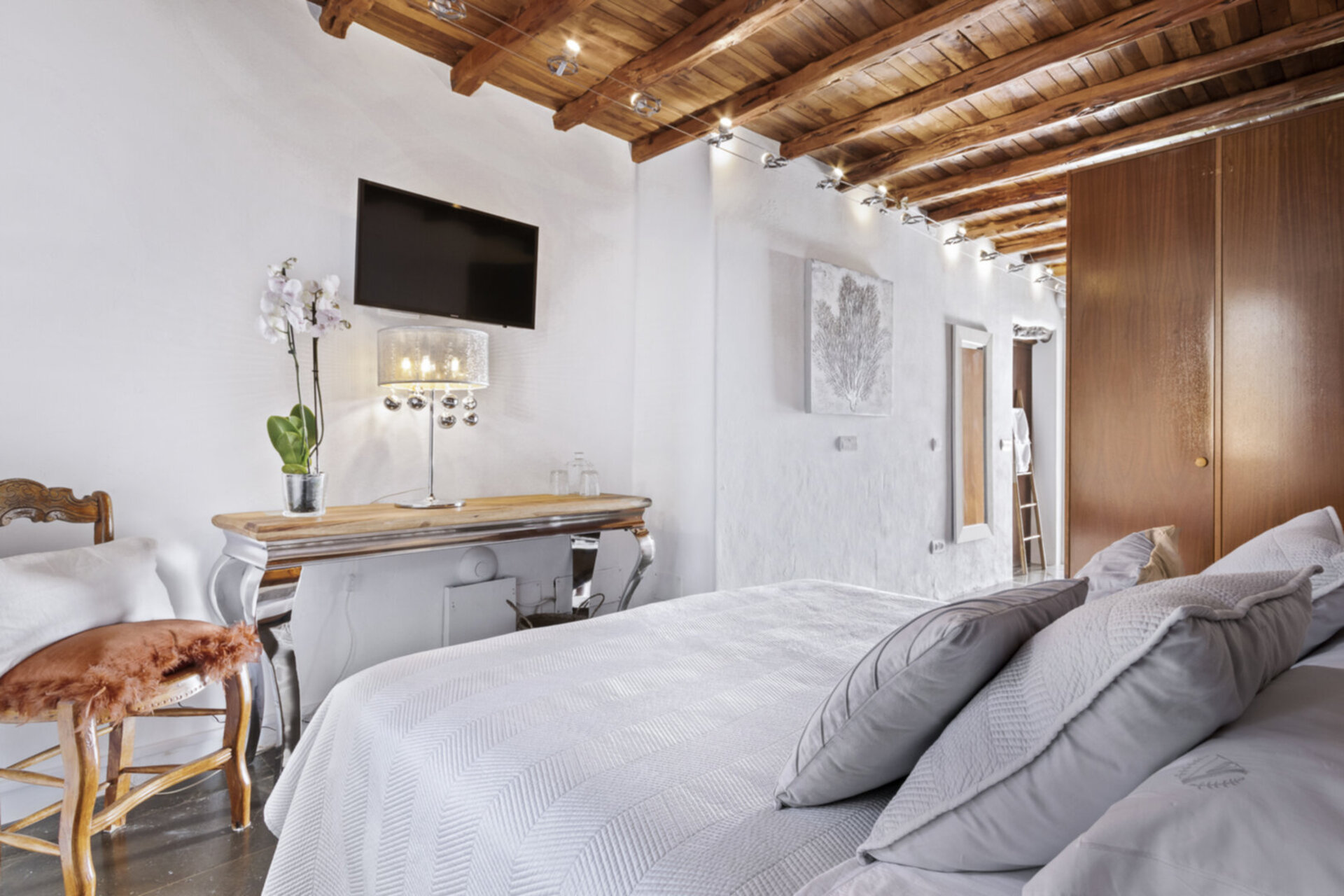 A Timeless Private Luxury Sanctuary, Ibiza Villa 1452