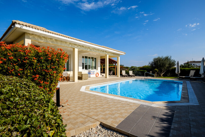 Luxury Villa with Mature Garden - 1390